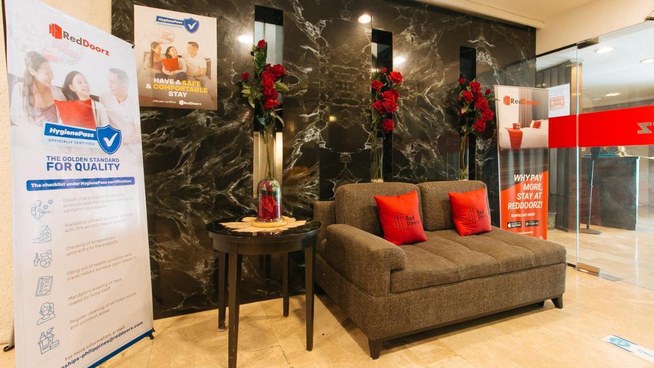 Reddoorz Premium Near Greenbelt Makati - Vaccinated Staff Makati City Екстер'єр фото