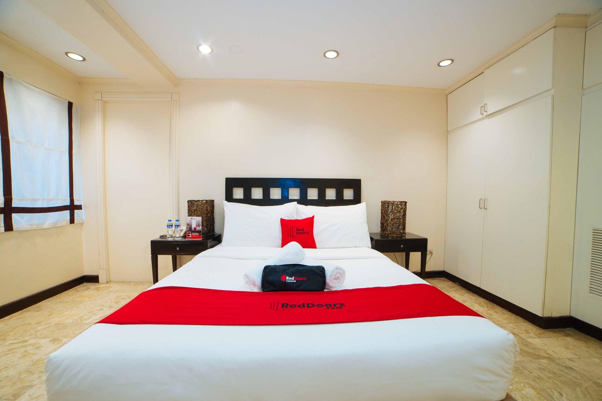 Reddoorz Premium Near Greenbelt Makati - Vaccinated Staff Makati City Екстер'єр фото