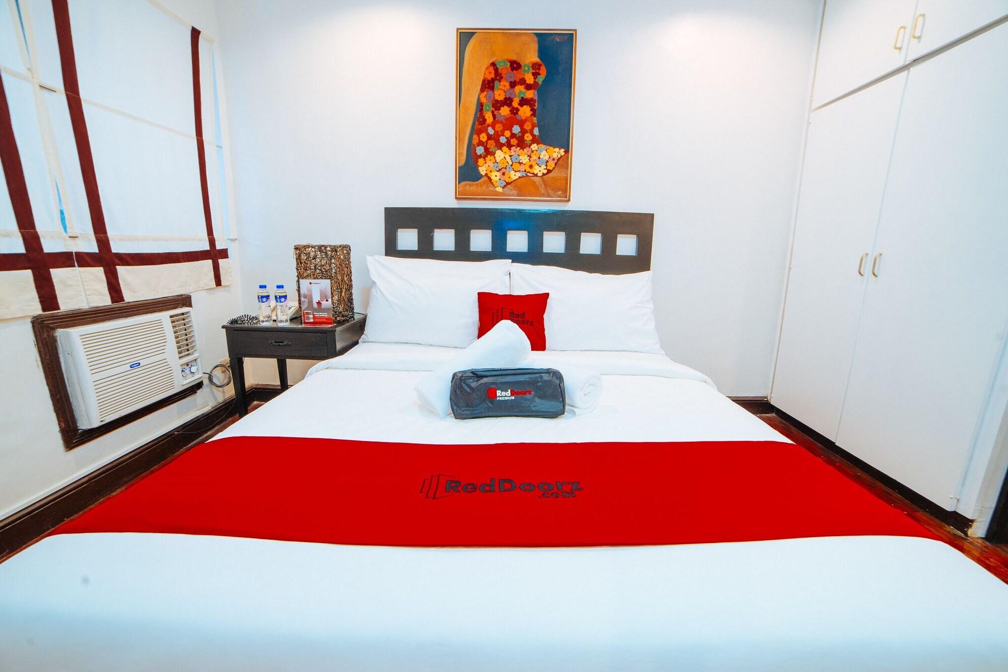 Reddoorz Premium Near Greenbelt Makati - Vaccinated Staff Makati City Екстер'єр фото