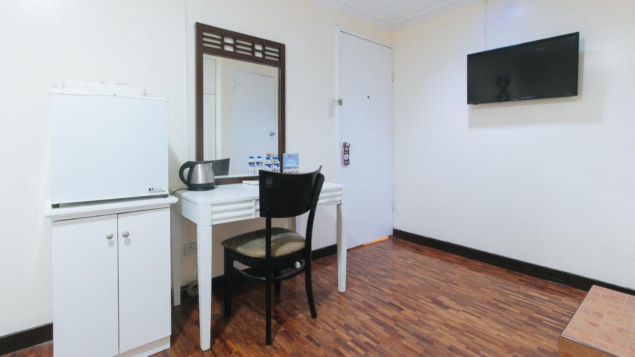 Reddoorz Premium Near Greenbelt Makati - Vaccinated Staff Makati City Екстер'єр фото