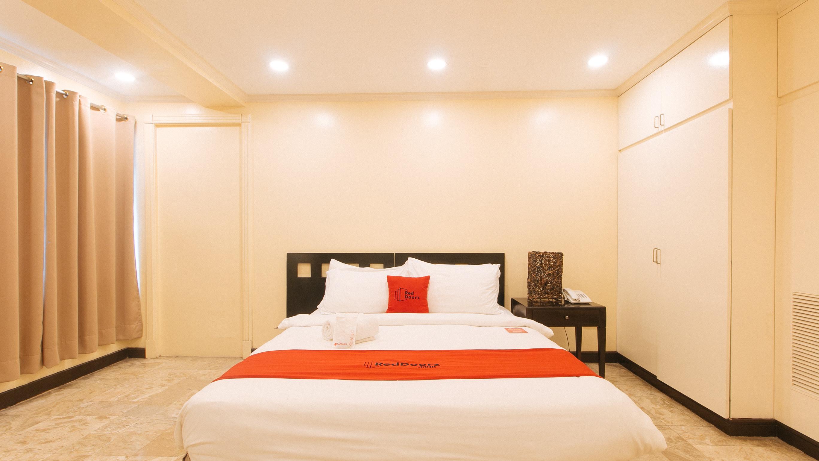 Reddoorz Premium Near Greenbelt Makati - Vaccinated Staff Makati City Екстер'єр фото