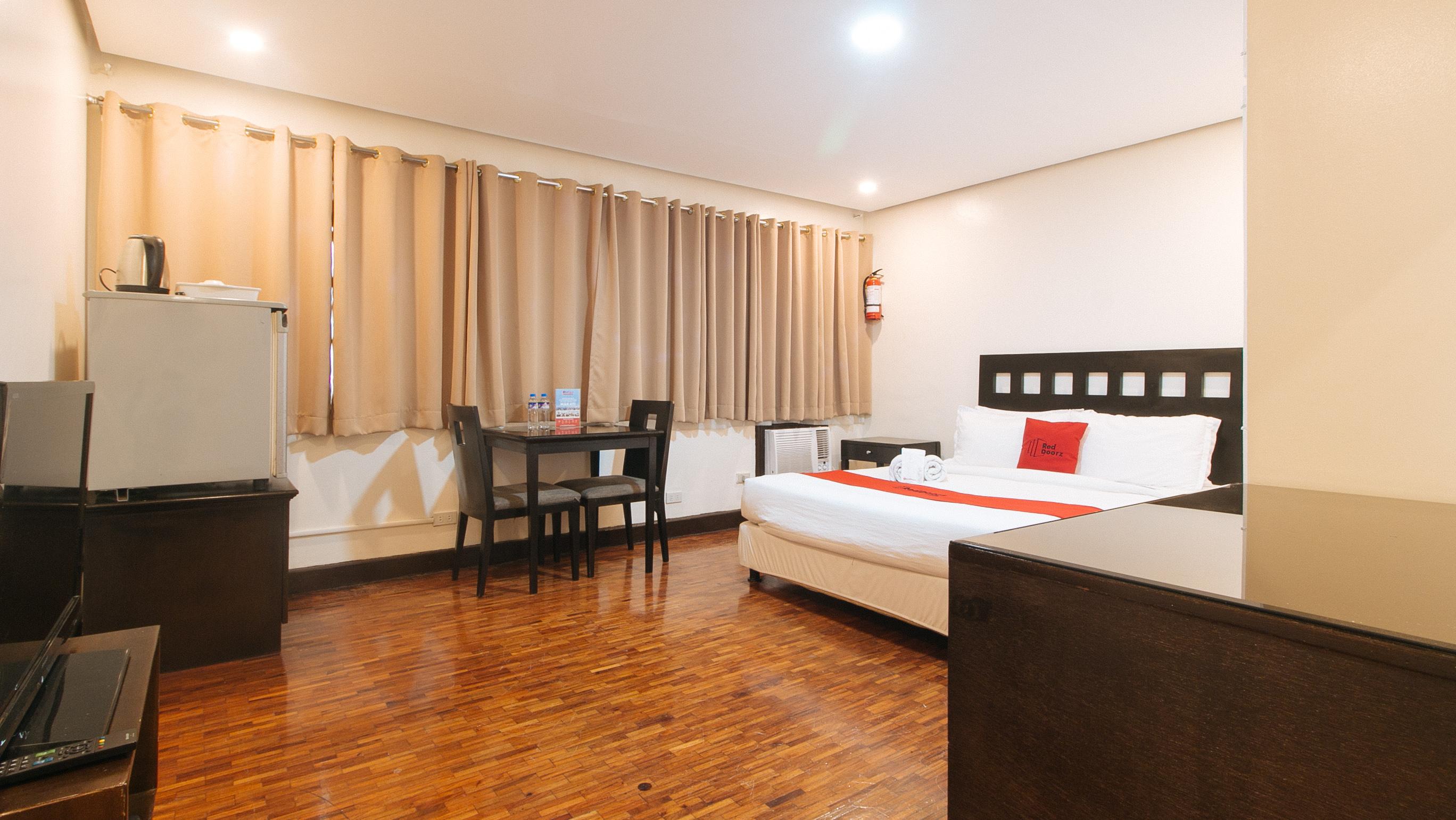 Reddoorz Premium Near Greenbelt Makati - Vaccinated Staff Makati City Екстер'єр фото